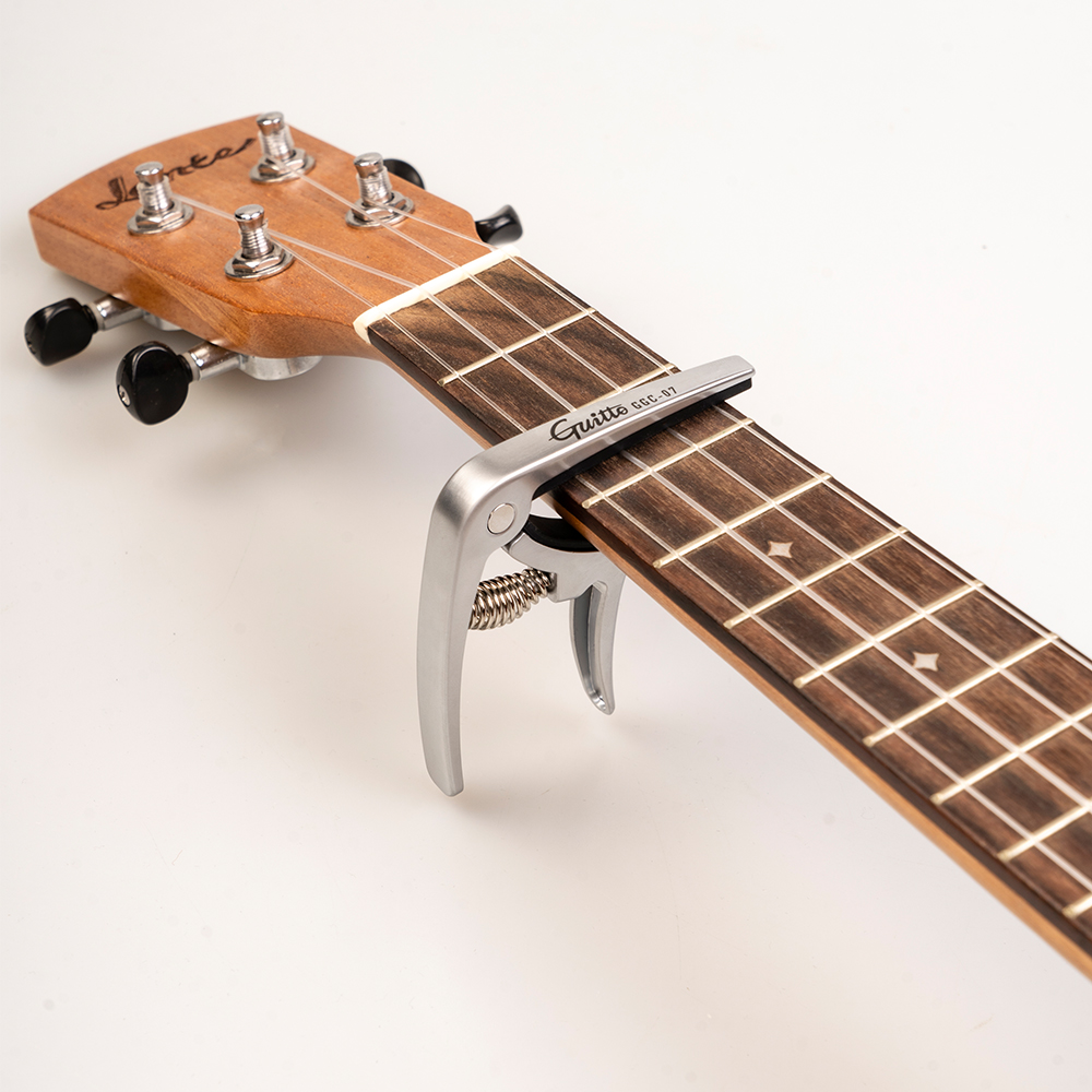 GUITTO GGC-07 Ukulele Capo Qui - Musical Instrument Art のレビューと価格